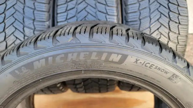 225/45R/17 MICHELIN X ICE SNOW TOIRES IN VERY GOOD CONDITION in Tires & Rims in Dartmouth - Image 3
