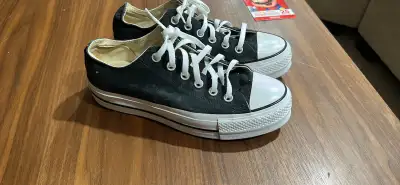 like new size 8 women’s converse , View more