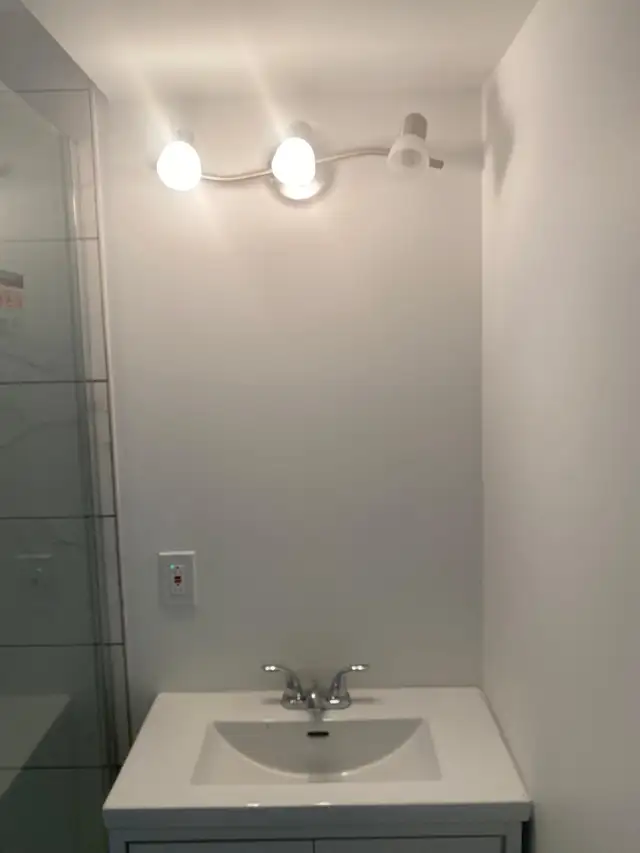 Luxueux 3 ½ Neuf à Louer – Anjou – Avec Stationnement Privé in Houses for Sale in City of Montréal - Image 5