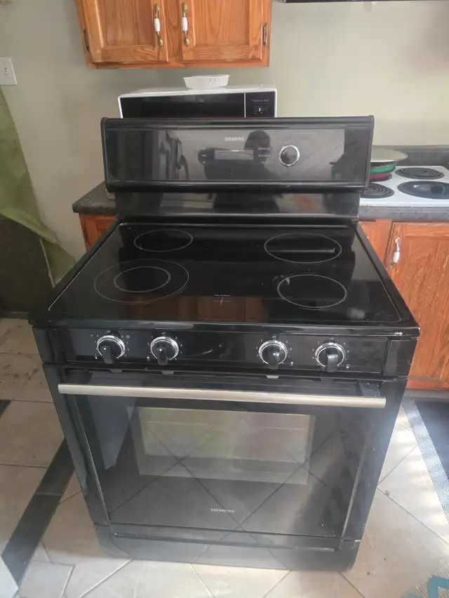 Siemens X TronicElectric  Convection Range With Rotisserie Insid in Stoves, Ovens & Ranges in Bedford - Image 2