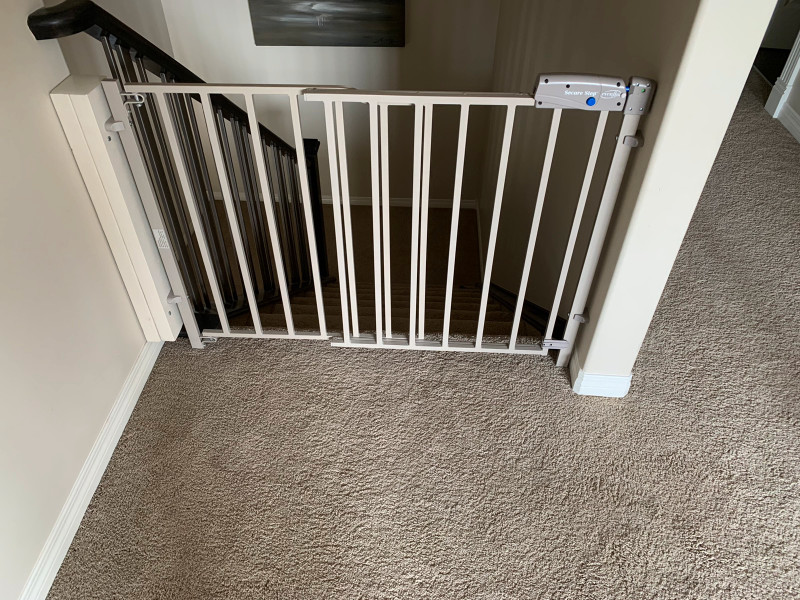 metal wall mounted easy open by Evenflo Baby gate Gates, Monitors