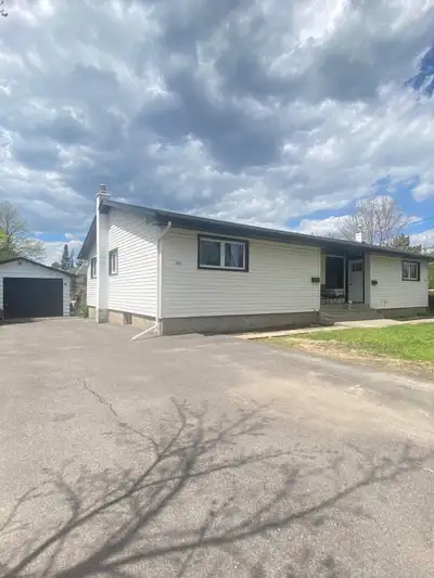 252 Basement Available Nov 1st – 1 Bedroom, 1 Bathroom Basement Unit Located in a legal semi-detache...