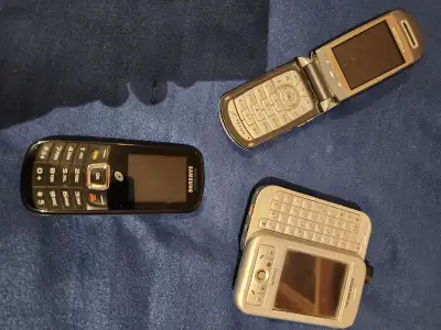 I'm offering a lot of three like new vintage cell phones with different brands. The phones are in us...