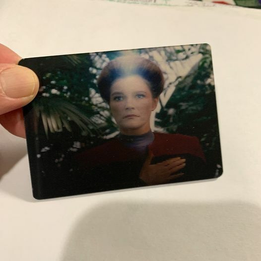 1995 Star Trek Voyager Series 2 No number SkyMotion Capt.Janeway in Arts & Collectibles in Longueuil / South Shore - Image 2