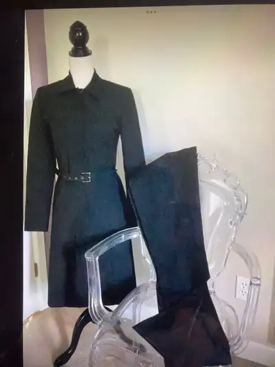 Worn few times Coat size 4 Zipper and belt/ lined Lenght cm 99 Pants size 6 Lenght from inner leg cn...
