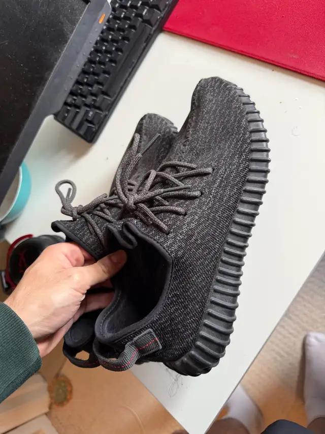 yeezy pirate black size 11 in Men's Shoes in St. Catharines - Image 4