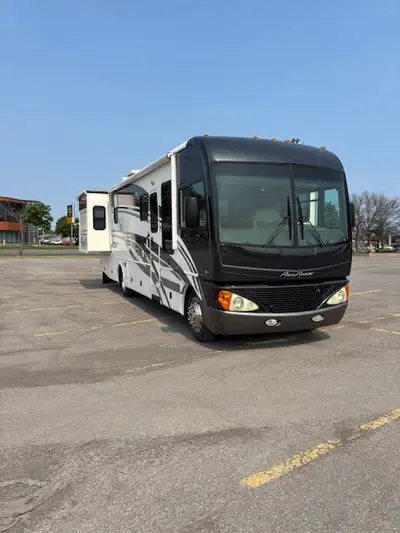 Châssis Workhorse, moteur Vortec 8.1 litres GM, transmission Allison, pneus Michelin 22.5 po, généra...