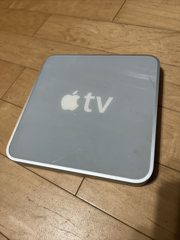 Apple TV 1st Generation Silver Media Streaming Device dans Autre  à Ville de Montréal - Image 2