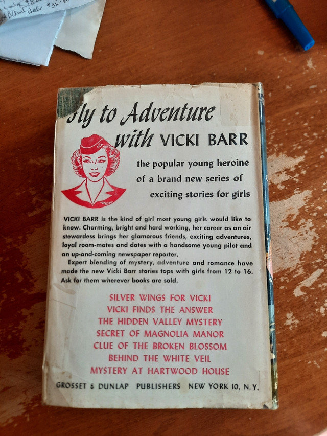 VINTAGE NANCY DREW BOOK WITH DUST JACKET CLUE IN DIARY in Children & Young Adult in Muskoka - Image 2