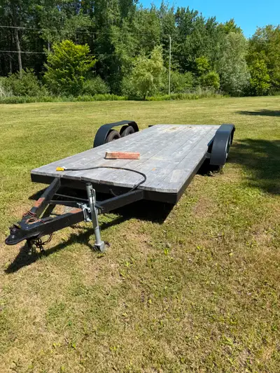 REMORQUE PLATE-FORME 6’ X 17’ PLANCHER. 2 ESSIEUX DE 3500LBS, PLANCHER NEUF, ÉLECTRICITÉ REFAITE, FR...