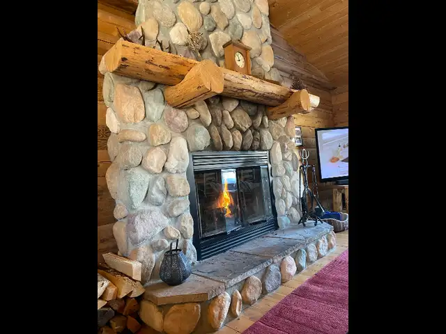 Buffalo Lake Vacation Rental - 5 Bedroom Log Home in Alberta in Canada - Image 6