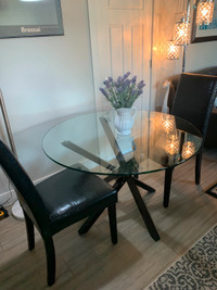 Kitchen or Dining Room Table & Chairs