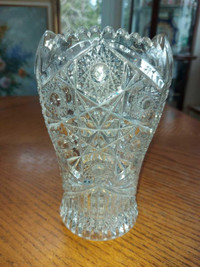 Beautiful vintage 8 1/4" depression glass Vase