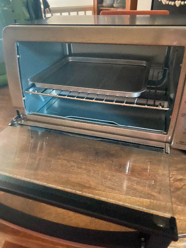 Toaster Oven in Toasters & Toaster Ovens in City of Halifax - Image 2