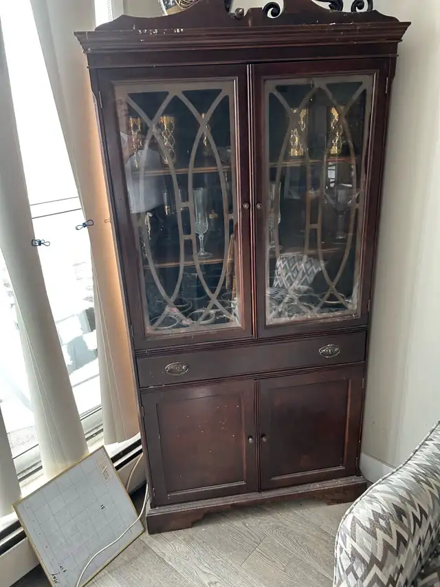 Selling a nice cabinet  in Hutches & Display Cabinets in London - Image 2