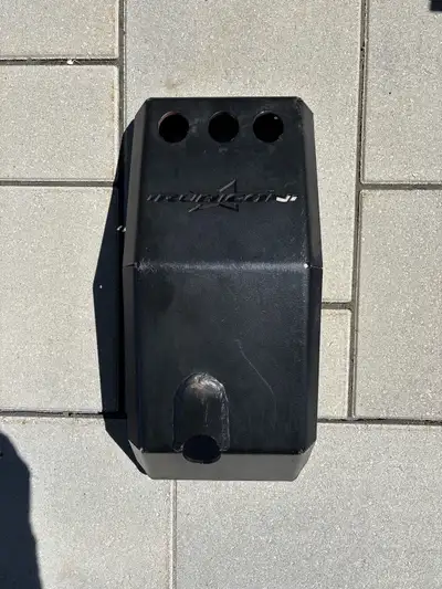 I'm selling a used rubicon express JK oil pan skid plate. It's designed to protect your Jeep Wrangle...