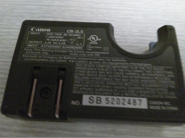 Canon bat.wall charger cb-2LS-good cond in Other in City of Toronto