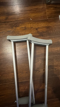 Crutches /Béquilles