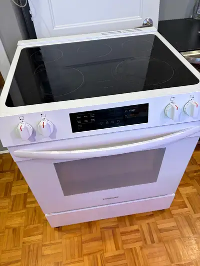 cuisinière frigidaire blanche, View more