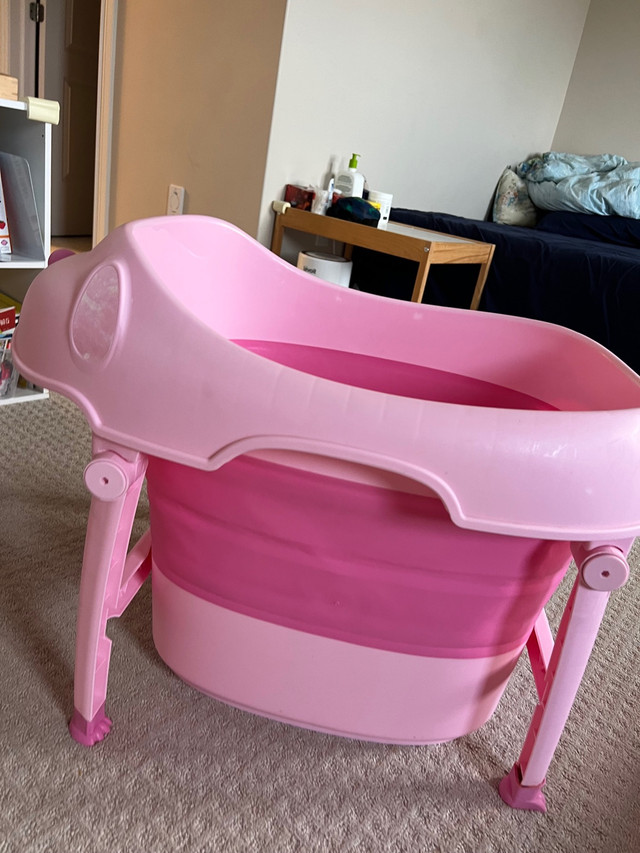 Baby collapsible  bath tub in Bathing & Changing in Ottawa - Image 2
