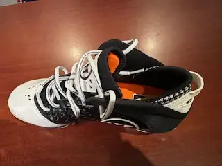 Adonis Warrior Black/White Lacrosse Cleats in Lacrosse in Oakville / Halton Region - Image 5