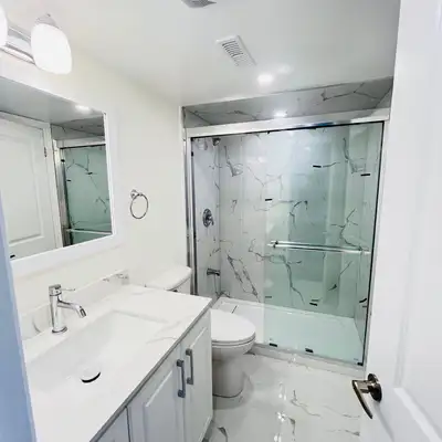 Private bedroom with shared bathroom. Shared access to living room and laundry. Wi-Fi and utilities...
