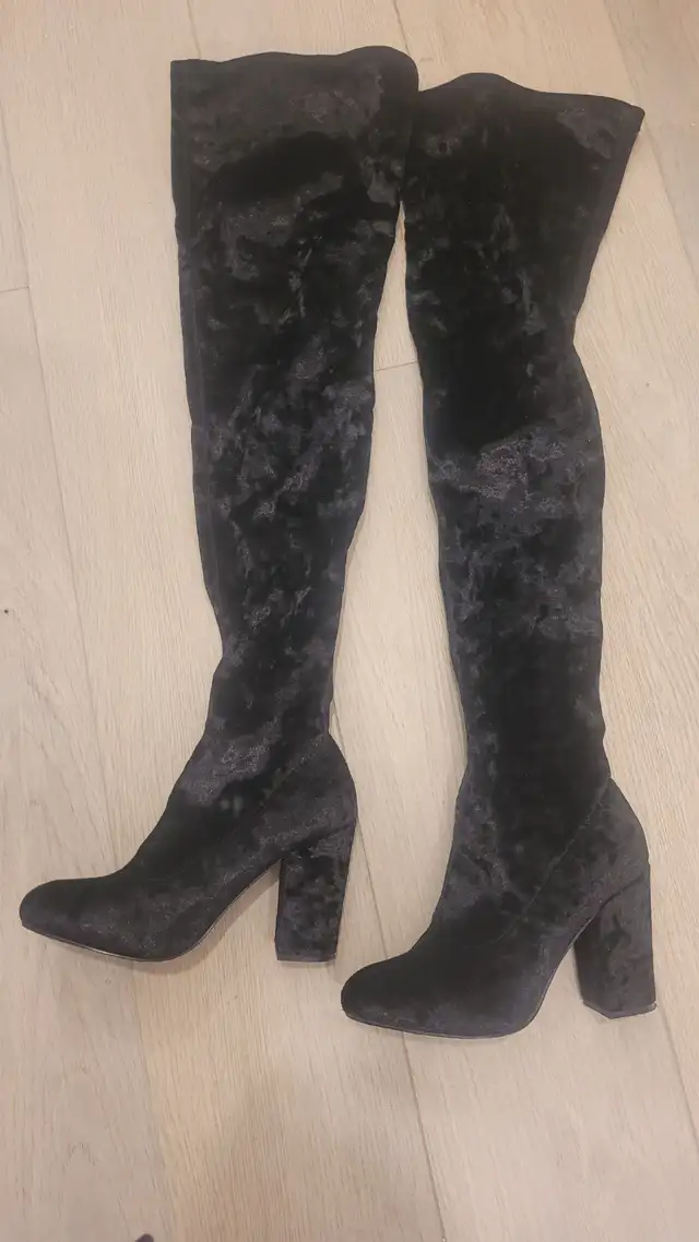 New Thigh High Velvet Black Boots Bottes Neuves velour noir NEUF