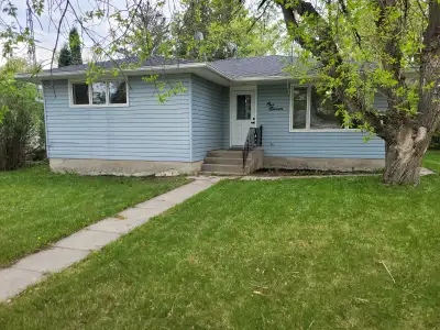 3 Bedroom Lakeview House for Rent in Lac du Bonnet w/ Garage
