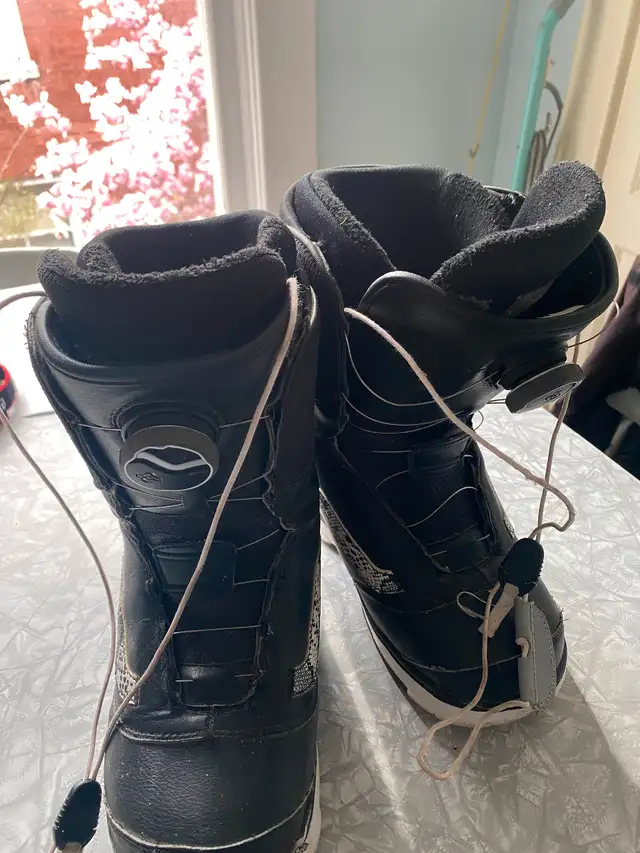 Vans Snowboard boots in Snowboard in Cambridge - Image 5