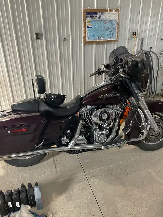2006. Harley in Touring in Regina - Image 2
