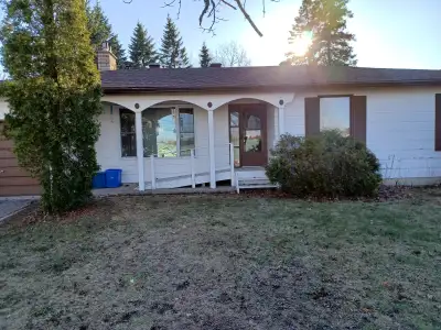 1st street Gravenhurst Muskoka right across from the seniors center. Walking distance to grocery sto...