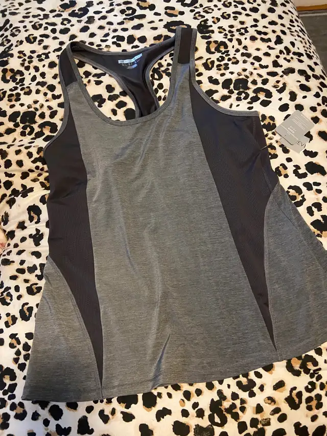 Women’s workout halter top in Women's - Tops & Outerwear in Hamilton - Image 2