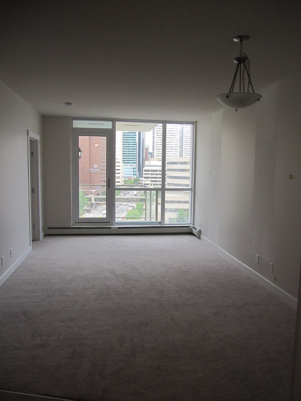 LUXURY DOWNTOWN RIVERFRONT CONDO (1 Bedroom) - GREAT LOCATION & 3