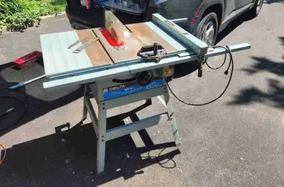 Delta QT-10 10" Contractor Table Saw with T-Square Fence Heavy-duty Delta QT-10 contractor table saw...