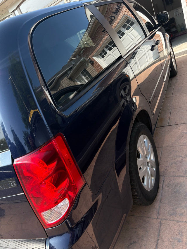 Dodge caravan in Cars & Trucks in Mississauga / Peel Region - Image 3
