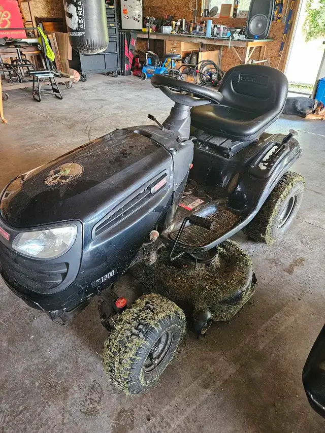 Lawn Tractor in Lawnmowers & Leaf Blowers in Napanee - Image 3