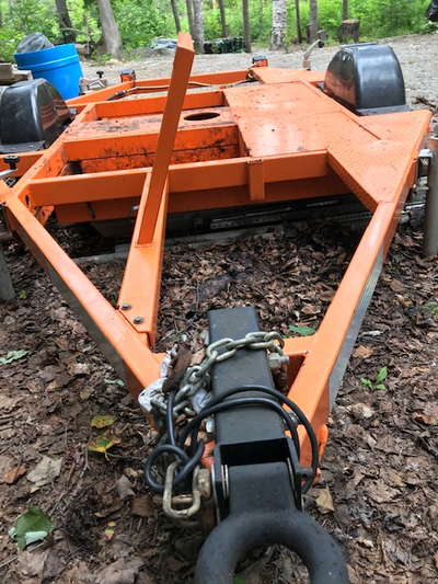 Châssis / Frame de remorque fait très solide (heavy duty). Était pour un panneau afficheur mobile de...