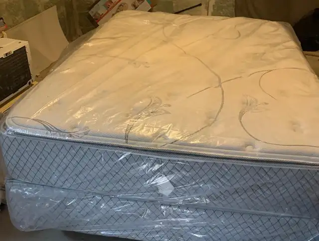 Double bed mattress64324637974530121