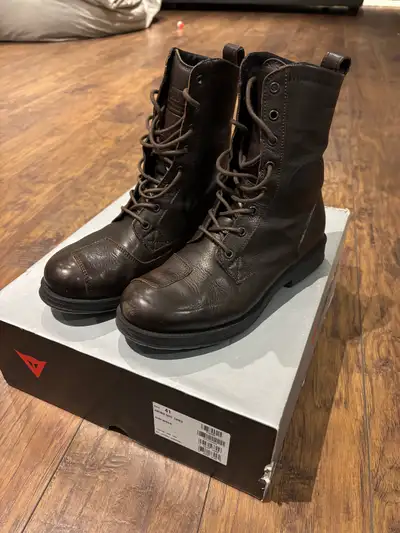 Dainese - Anfibio Cafe Shoes - size 41 Used but in great shape. In the original box.