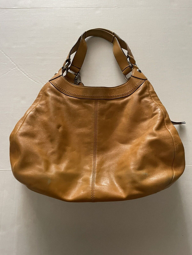 Coach Leather Purse in Women's - Bags & Wallets in Mississauga / Peel Region - Image 3