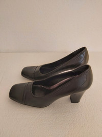 Ladies slip resistant leather heels