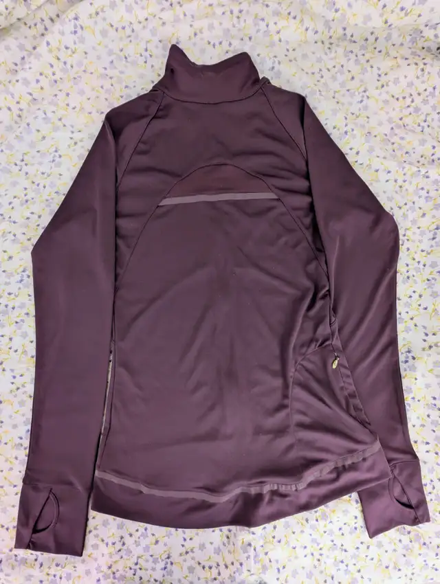 NEW - Asics running jacket in Women's - Tops & Outerwear in City of Toronto - Image 5