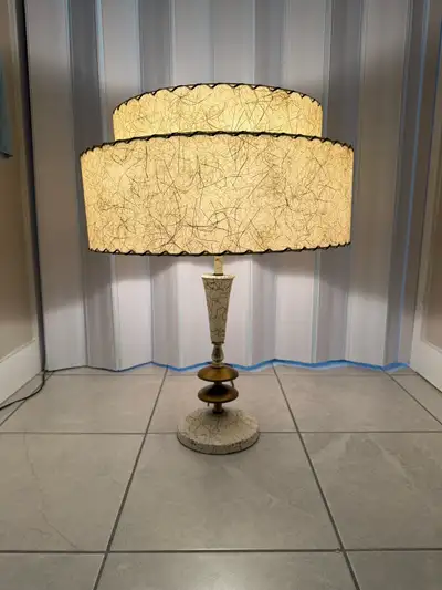 This is an original table lamp from the late 1950’s with original fibreglass lamp shade. The lamp sh...