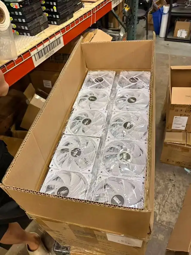 Desktop fans minimum order 100 pieces in System Components in Markham / York Region - Image 3
