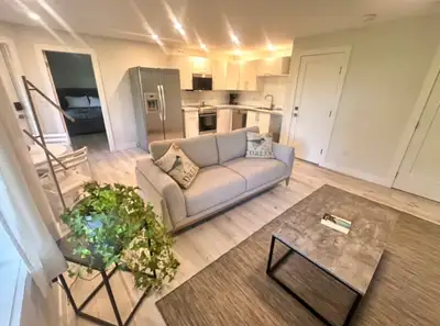 Very private modern suite, soundproof, beautiful view, peaceful, private entrance, safe and quiet ne...