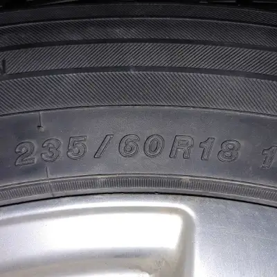 Yokohama ice Guard+mags 235-60-R18=9/32. Saint-Romuald Benoit. 581 443-9197