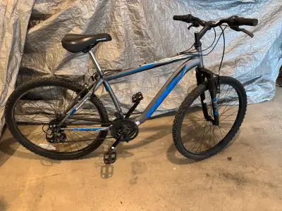 Men’s Hyper Aluminum Mountain Bike , 21 speed , 26 inch wheels. , 18 inch frame. Excellent condition...