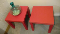 Tables basses de style Ikéa rouges (qté: 2)