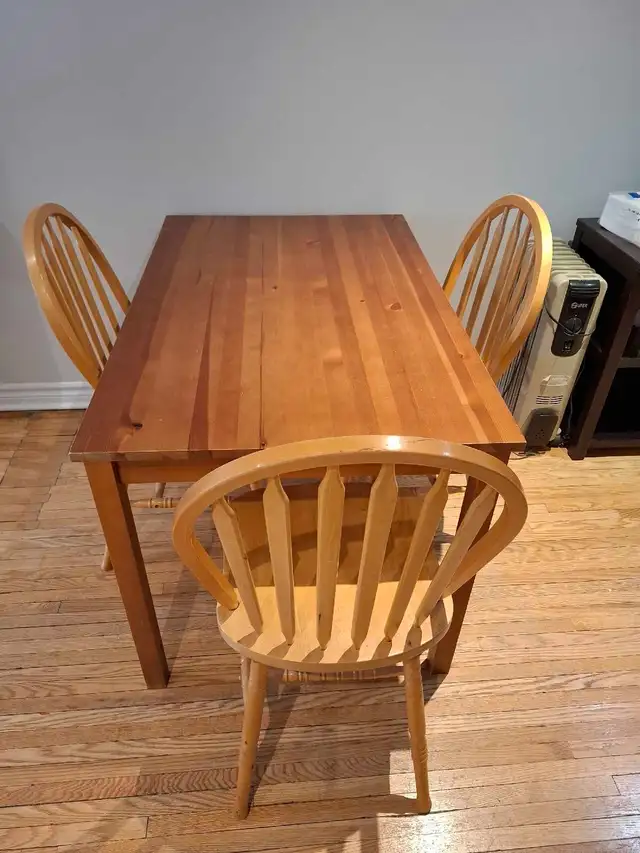 Wood Dining Table with Chairs in Dining Tables & Sets in City of Toronto - Image 2
