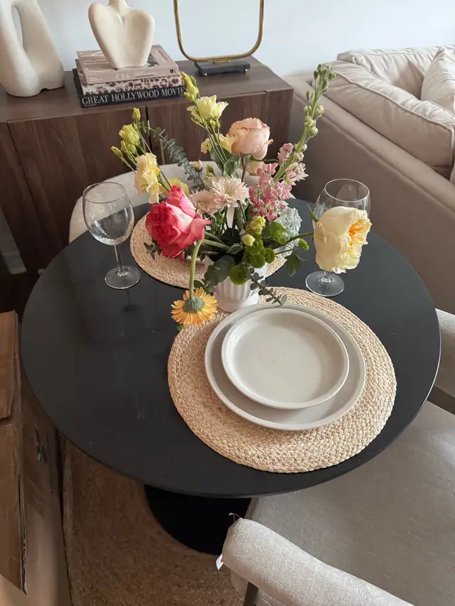 dining table  in Dining Tables & Sets in Mississauga / Peel Region - Image 4